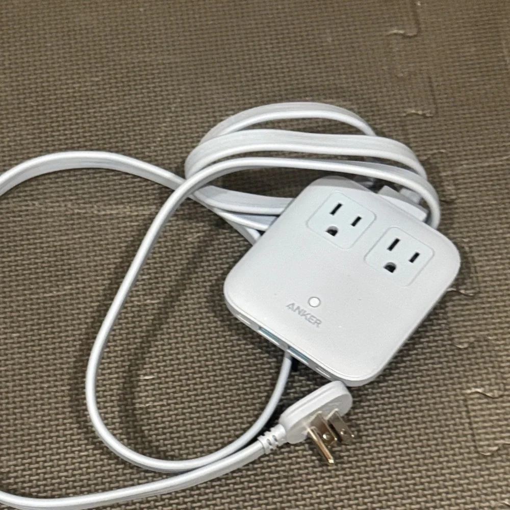Anker Dual Outlet Power Hub in White